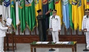 Menteri Dalam Negeri (Mendagri) Tito Karnavian resmi melantik Agus Fatoni menjadi Pj Gubernur Sumsel, Senin (2/10/2023) Menteri Dalam Negeri (Mendagri) Tito Karnavian resmi melantik Agus Fatoni menjadi Pj Gubernur Sumsel, Senin (2/10/2023)