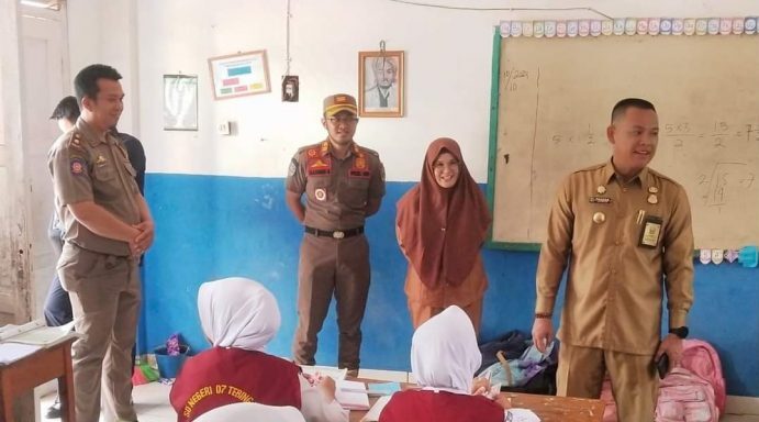 Penjabat Bupati Empat Lawang Fauzan Khoiri Denin melakukan kunjungan ke beberapa sekolah di Kecamatan Tebing Tinggi