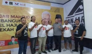 DPD Pro GAMA Sumsel berfoto bersama Ketua TPD Ganjar-Mahfud Sumsel Yahya Maya Sakti usai deklarasi dukungan terhadap Ganjar-Mahfud, Rabu (27/12/2023) malam DPD Pro GAMA Sumsel berfoto bersama Ketua TPD Ganjar-Mahfud Sumsel Yahya Maya Sakti usai deklarasi dukungan terhadap Ganjar-Mahfud, Rabu (27/12/2023) malam
