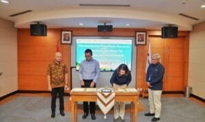 Direktur Sales dan Operasi PGN Ratih Esti Prihatini saat penandatanganan pokok-pokok kerjasama dengan Kimong di Kantor PGN Pusat, Kamis (18/1/2024) Direktur Sales dan Operasi PGN Ratih Esti Prihatini saat penandatanganan pokok-pokok kerjasama dengan Kimong di Kantor PGN Pusat, Kamis (18/1/2024)